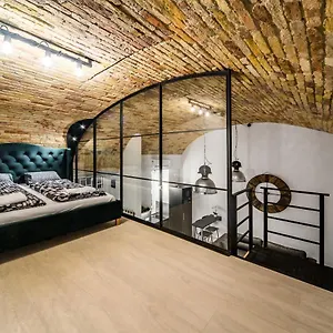 דירה Spacious Loft In The Heart Of Downtown